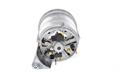 BOSCH 0 120 689 543 Alternator R 420 02.2004 ; R 400 09.2007 ; R 440 09.2007 ; R 480 09.2007 ; R 420 09.2007 1244090 42522949 571520