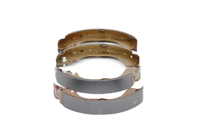 BOSCH 0 986 487 799 Fren Pabucu Attrage  Bluebırd Sylphy  Colt  Colt Plus  Lıvına  Space Star  Tııda  Tııda Latıo  Tııda 4600A028