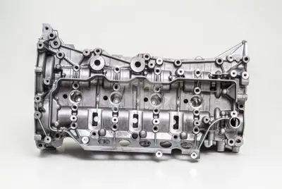 AMC 908526 Sılındır Kapagı M9t Master Iıı 2.3 Dcı 2010> Trafıc Iı Opel Vıvaro 2.0 Dcı 06> M9t 762 Sılındır Kapa 110417248R 609164 7711497513