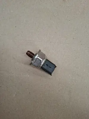 OEM 9802438180 Enjektör Kütüğü Sensörü 1,2 Corsa F 208-2008  9821399680