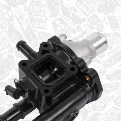 SAGEM  131164 Termostat Yuvasi (Flanşi) Astra H-Astra J-Insignia-Chevrolet Cruze 1.6 Benzinli (Termostatsiz) 1338177 1338372 55597008 25199829 3306054 55353311 55587350 6338007 55564890 1338257