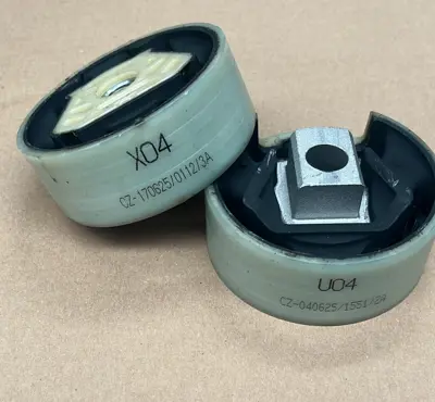 OEM 5Q0199867C-868C Alt Üst Takim Travers Takozu Golf A3 13>  171327 183118 5Q0199867C 5Q0199868C