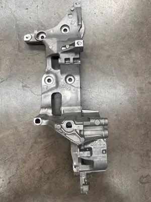 OEM 04L903141B Alternatör Braketi Passat A3-A4 